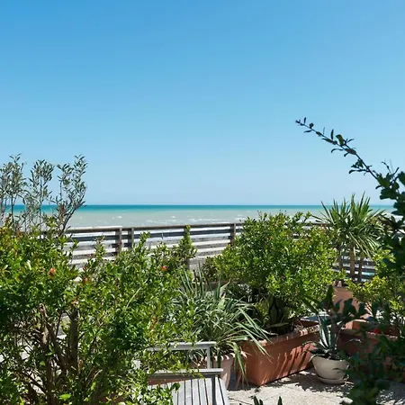 Kiss Beachfront & Restaurant Otel Cervia