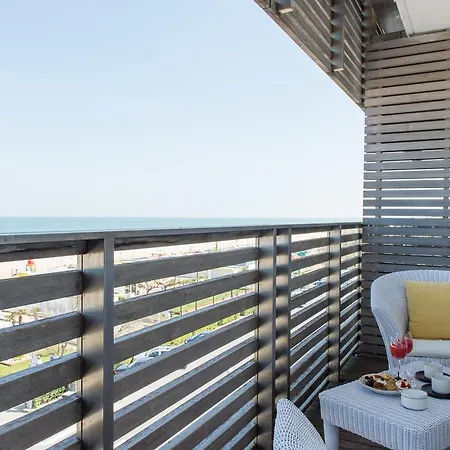 Otel Kiss Beachfront & Restaurant