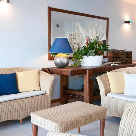 Kiss Beachfront & Restaurant Otel 3*