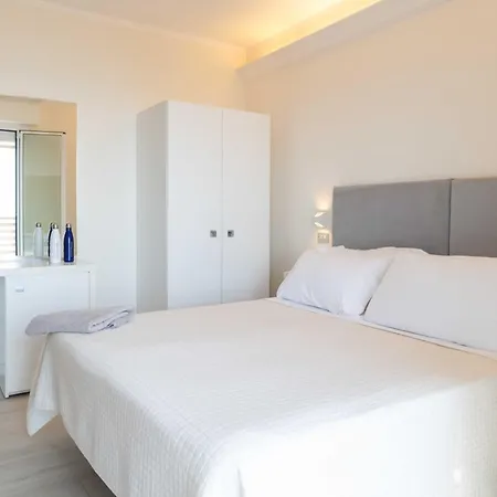 Otel Kiss Beachfront & Restaurant