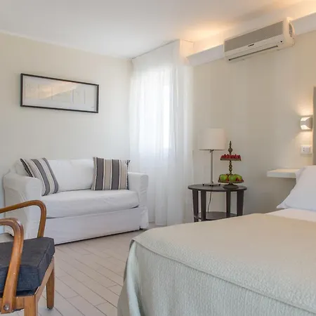 Kiss Beachfront & Restaurant Otel Cervia