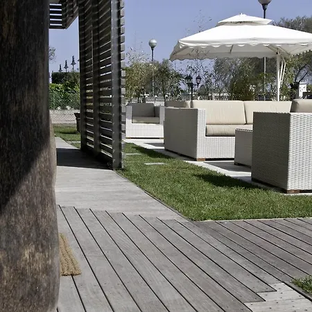 Otel Kiss Beachfront & Restaurant Cervia