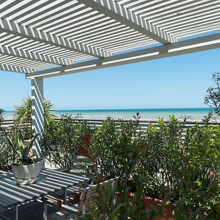 Otel Kiss Beachfront & Restaurant Cervia